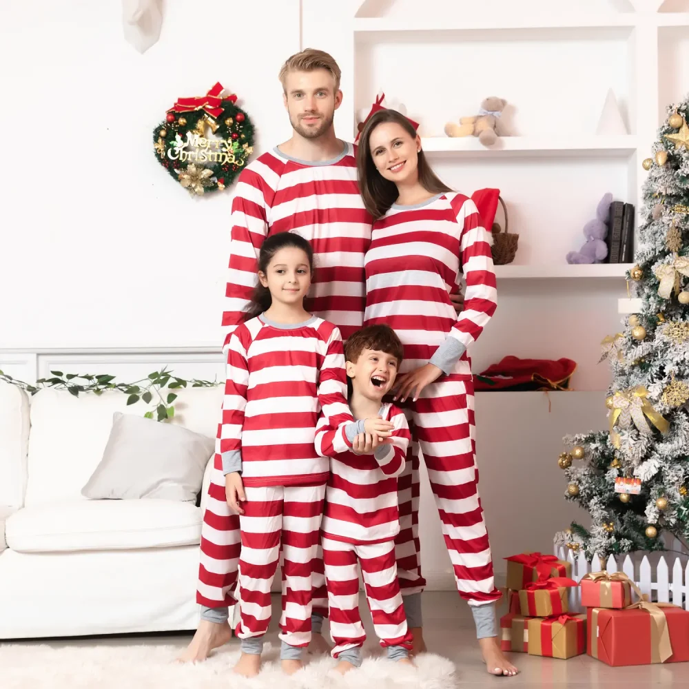 Pijama de Natal com listras vermelhas 11